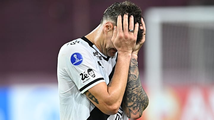 Vasco recebe nova punição por dívida milionária Vasco recebe nova punição por dívida milionária