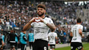 O camisa 9 assinou com o Timão até 2027
