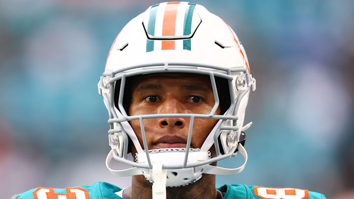 Miami Dolphins tight end Darren Waller