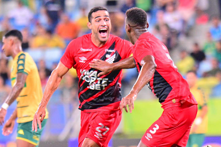 Athletico tem Alan Kardec e Léo Pelé em seu elenco