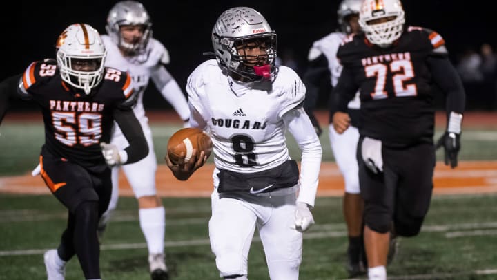 Harrisburg quarterback Shawn Lee Jr. keeps the ball on the ground during a PIAA District 3 Class 6A semifinal game against Central York on Friday, Nov. 18, 2022, in Emigsville.

Hes Dr 111822 Cyfb