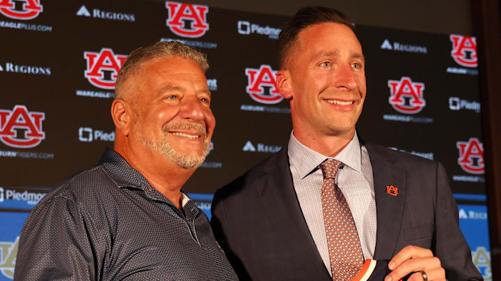Sep 24, 2025; Auburn, AL, USA;  Auburn Tigers head basketball coach Steven Pearl and his father, former head coach Bruce Pearl, at his introductory news conference on Wednesday.  Mandatory Credit: John Reed-Imagn Images