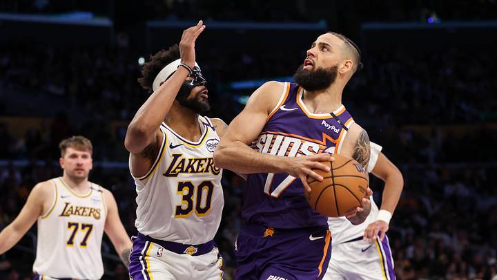 Phoenix Suns v Los Angeles Lakers