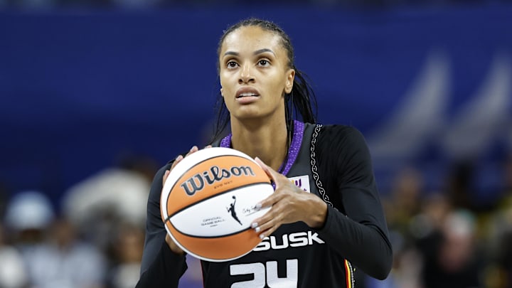 Indiana Fever to Sign Veteran Star DeWanna Bonner and Enter the Title  Conversation