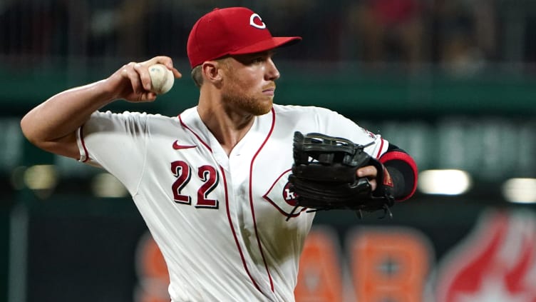 Cincinnati Reds third baseman Brandon Drury (22) throws to first base.