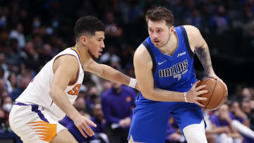 Mavericks y Suns chocan en un decisivo juego de playoffs