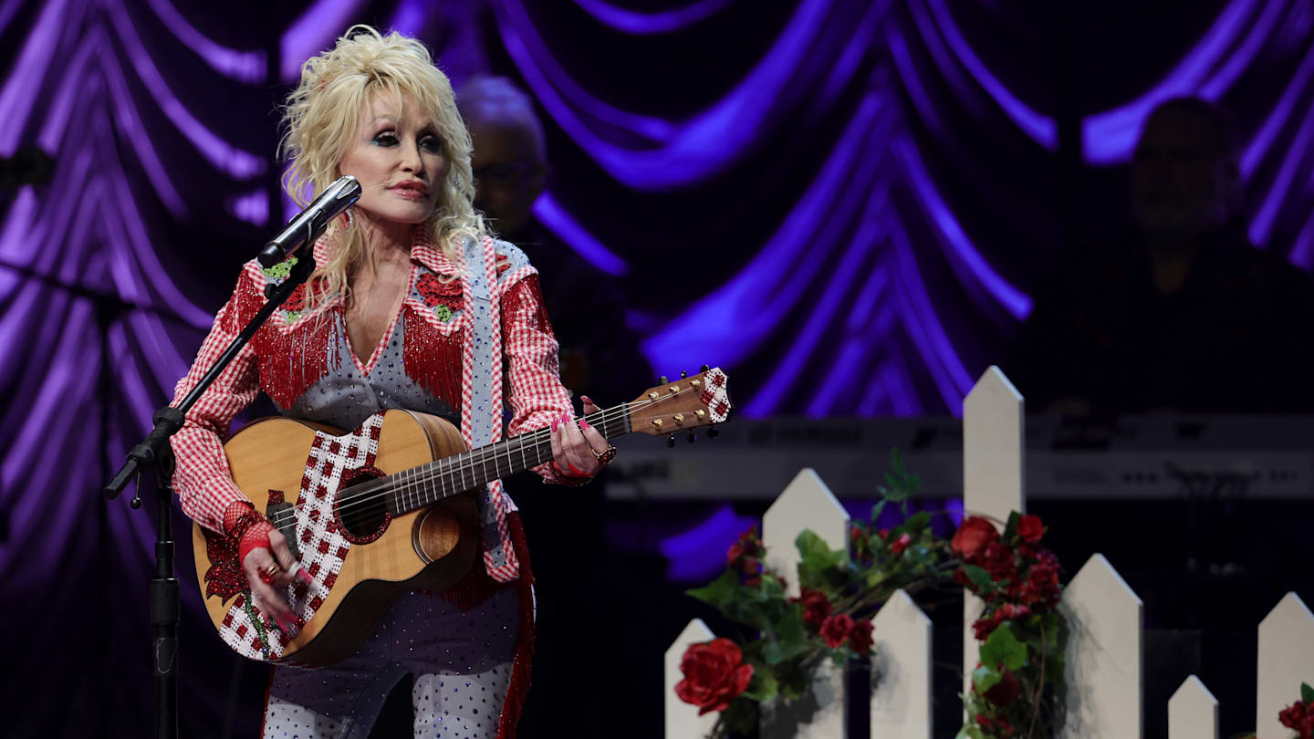 You Can Stay in Dolly Parton’s Tour Bus