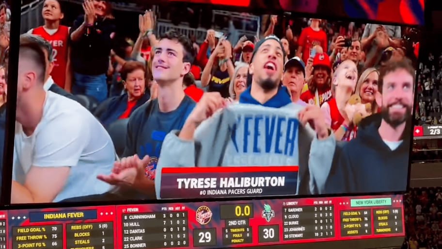 Haliburton pumps up the crowd at the Indiana Fever game | Screengrab via @ScottAgness / @FieldhouseFiles on X/Twitter