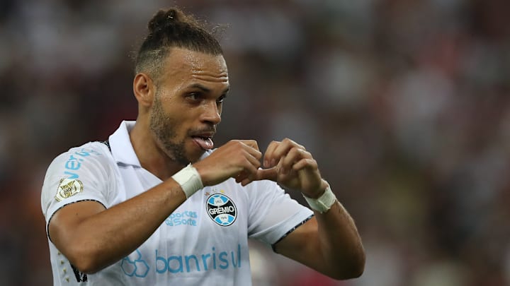 Martin Braithwaite assinou novo contrato com o Grêmio Martin Braithwaite assinou novo contrato com o Grêmio