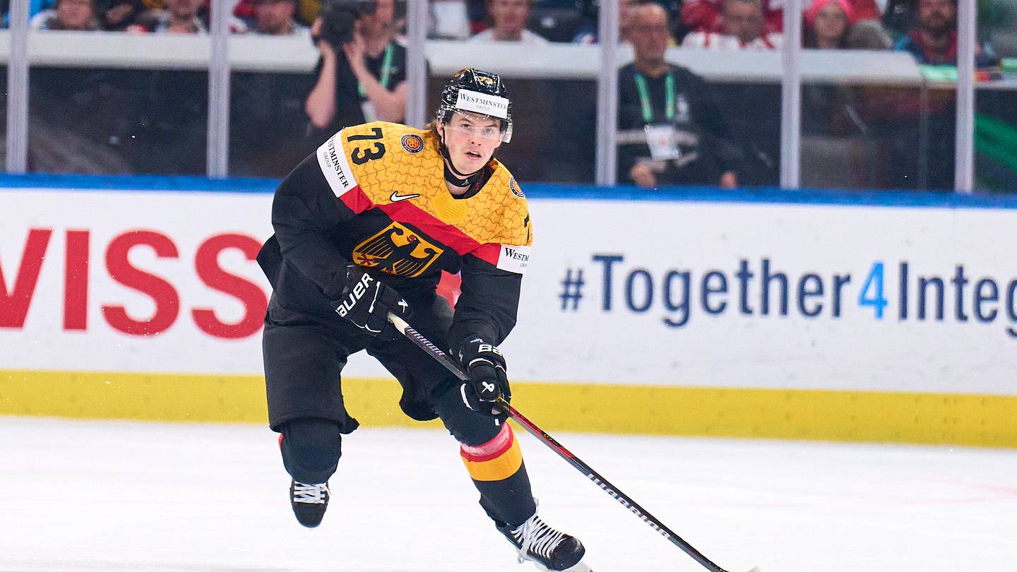 Reichel Records Assist, Blümel Scores Goal in Day 4 of Worlds