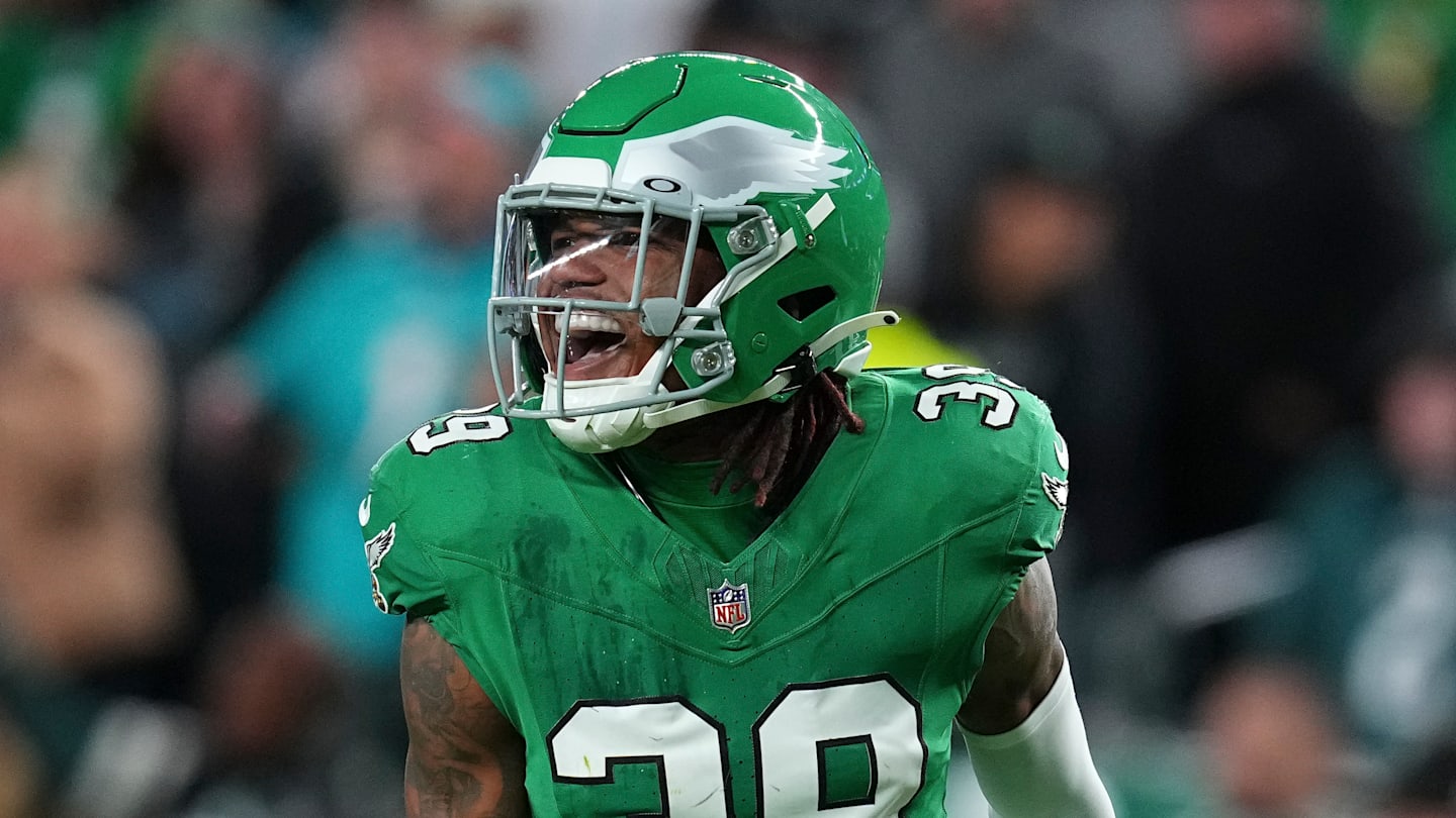 kyle-brandt-courageously-stands-up-to-the-powerful-nfl-throwback