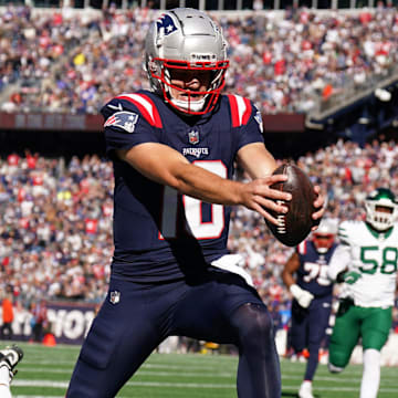 Oct 27, 2024; Foxborough, Massachusetts, USA; New England Patriots quarterback Drake Maye (10) runs the ball for a touchdown against the New York Jets in the first quarter at Gillette Stadium. Mandatory Credit: David Butler II-Imagn Images