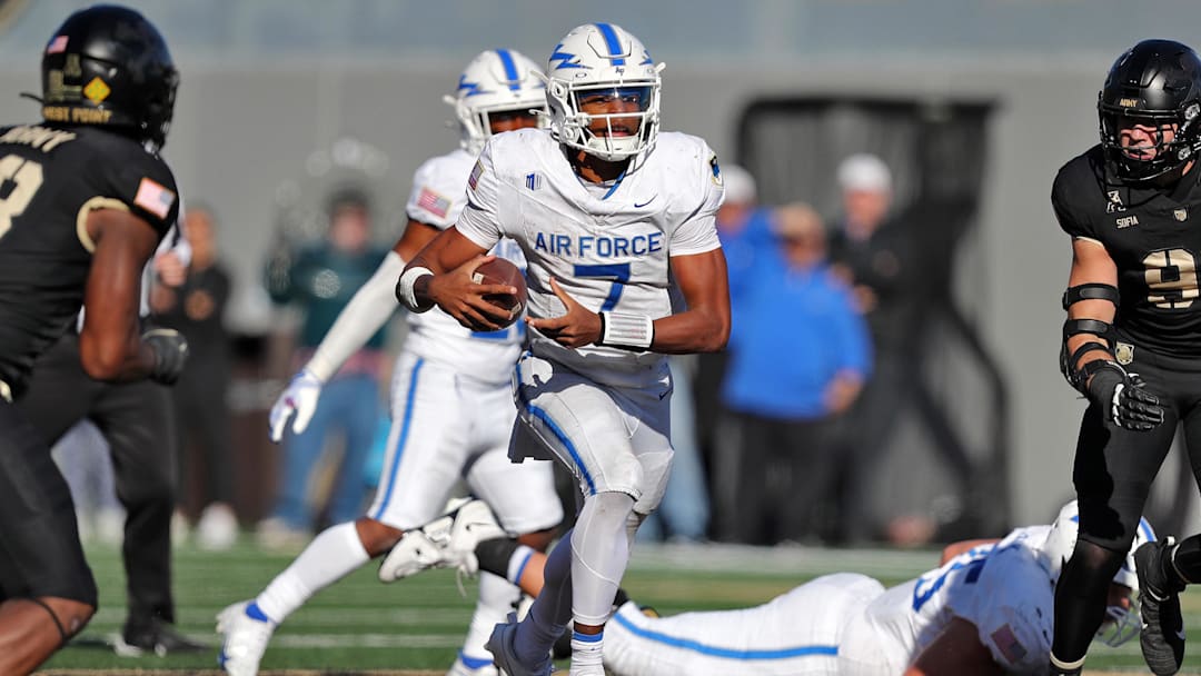 Nov 2, 2024; West Point, New York, USA; Air Force Falcons quarterback Quentin Hayes (7) carries the ball against the Army Black Knights during the second half at Michie Stadium. Mandatory Credit: Danny Wild-Imagn Images