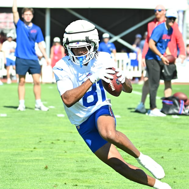 Kaden Prather (81) catches a pass
