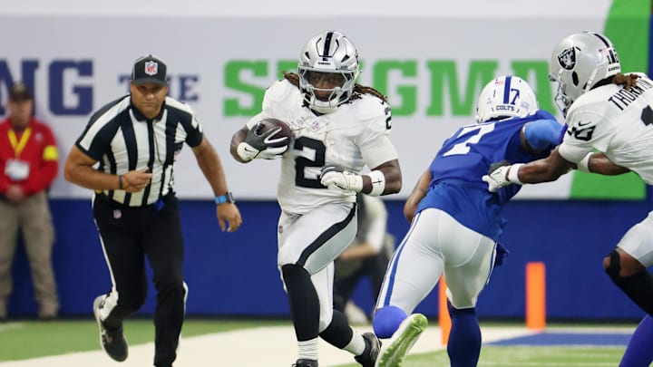 Oct 5, 2025; Indianapolis, Indiana, USA; Las Vegas Raiders running back Ashton Jeanty (2) runs with the ball against the Indianapolis Colts during the second quarter at Lucas Oil Stadium. Mandatory Credit: Trevor Ruszkowski-Imagn Images Oct 5, 2025; Indianapolis, Indiana, USA; Las Vegas Raiders running back Ashton Jeanty (2) runs with the ball against the Indianapolis Colts during the second quarter at Lucas Oil Stadium. Mandatory Credit: Trevor Ruszkowski-Imagn Images