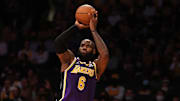 LeBron regresó a entrenamientos en cancha como parte de su recuperación