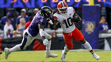 Cleveland Browns running back Quinshon Judkins (10) runs the ball against Baltimore Ravens linebacker Roquan Smith (0) during the fourth quarter at M&T Bank Stadium.