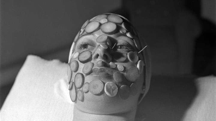 Facial skincare with vegetables (France). Ca. 1960 Facial skincare with vegetables (France). Ca. 1960