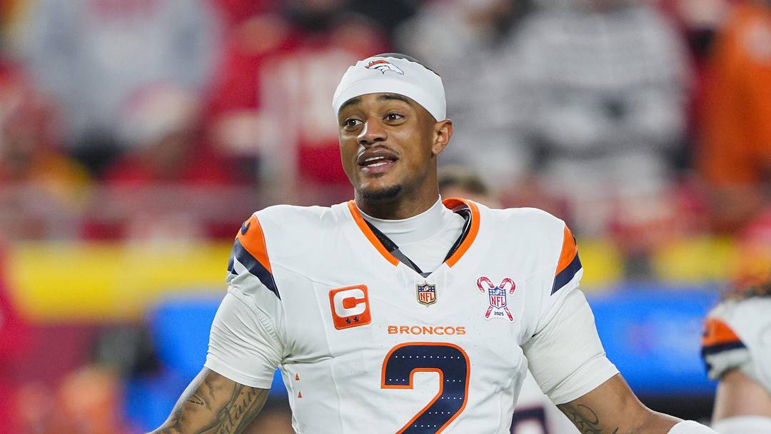 Denver Broncos cornerback Pat Surtain II warms up before a game against the Kansas City Chiefs
