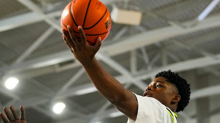 Prolific Prep Crew guard Nasir Anderson (1) goes for a lay up during the first quarter of a City of Palms Classic Signature Series game against the CIA-Bella Vista Bears at Suncoast Credit Union Arena in Fort Myers, Fla., on Friday, Dec. 19, 2025.