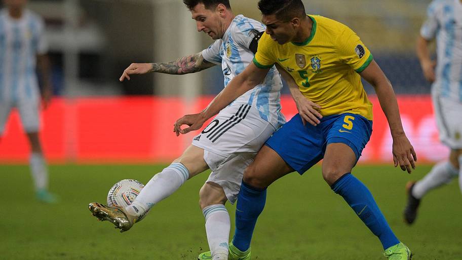 Lionel Messi (left) and Casemiro.