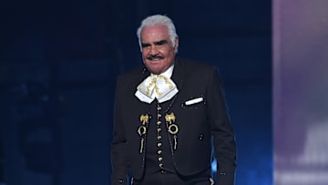 Vicente Fernández regresa a terapia intensiva