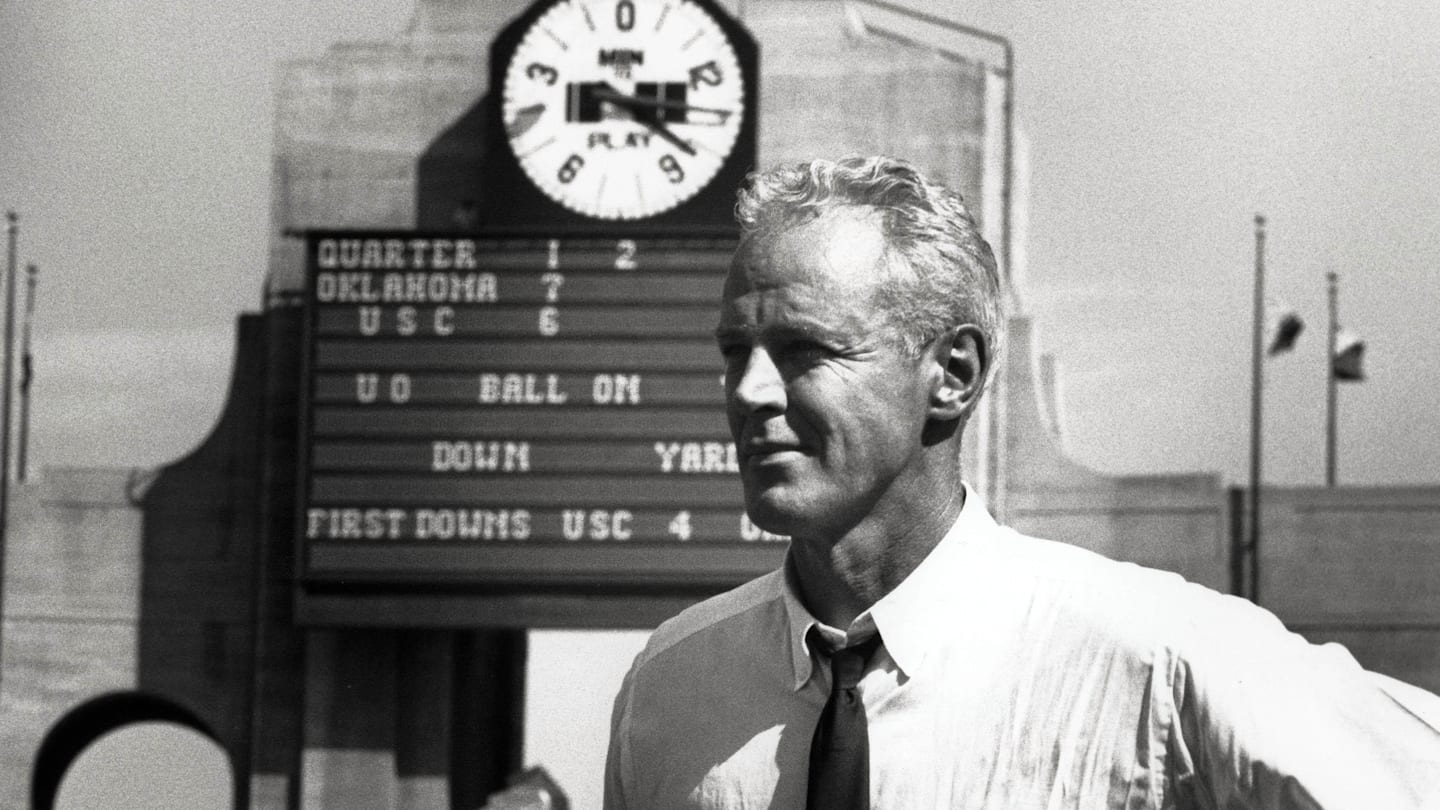 Which of Sooners' legendary head coached had the best record against Texas?