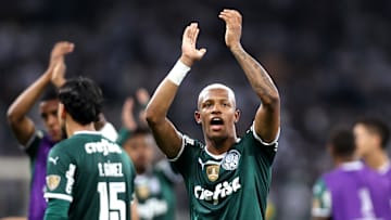 Volante tem apenas 21 anos e contrato até 2026