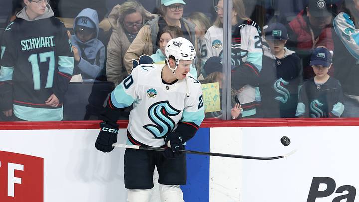 Apr 6, 2026; Winnipeg, Manitoba, CAN; Seattle Kraken right wing Eeli Tolvanen (20) puck juggles before a game against the Winnipeg Jets at Canada Life Centre. Mandatory Credit: James Carey Lauder-Imagn Images Apr 6, 2026; Winnipeg, Manitoba, CAN; Seattle Kraken right wing Eeli Tolvanen (20) puck juggles before a game against the Winnipeg Jets at Canada Life Centre. Mandatory Credit: James Carey Lauder-Imagn Images