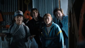STRANGER THINGS. (L to R) Gaten Matarazzo as Dustin Henderson, Maya Hawke as Robin Buckley, Sadie Sink as Max Mayfield, and Joe Keery as Steve Harrington in STRANGER THINGS. Cr. Courtesy of Netflix © 2022