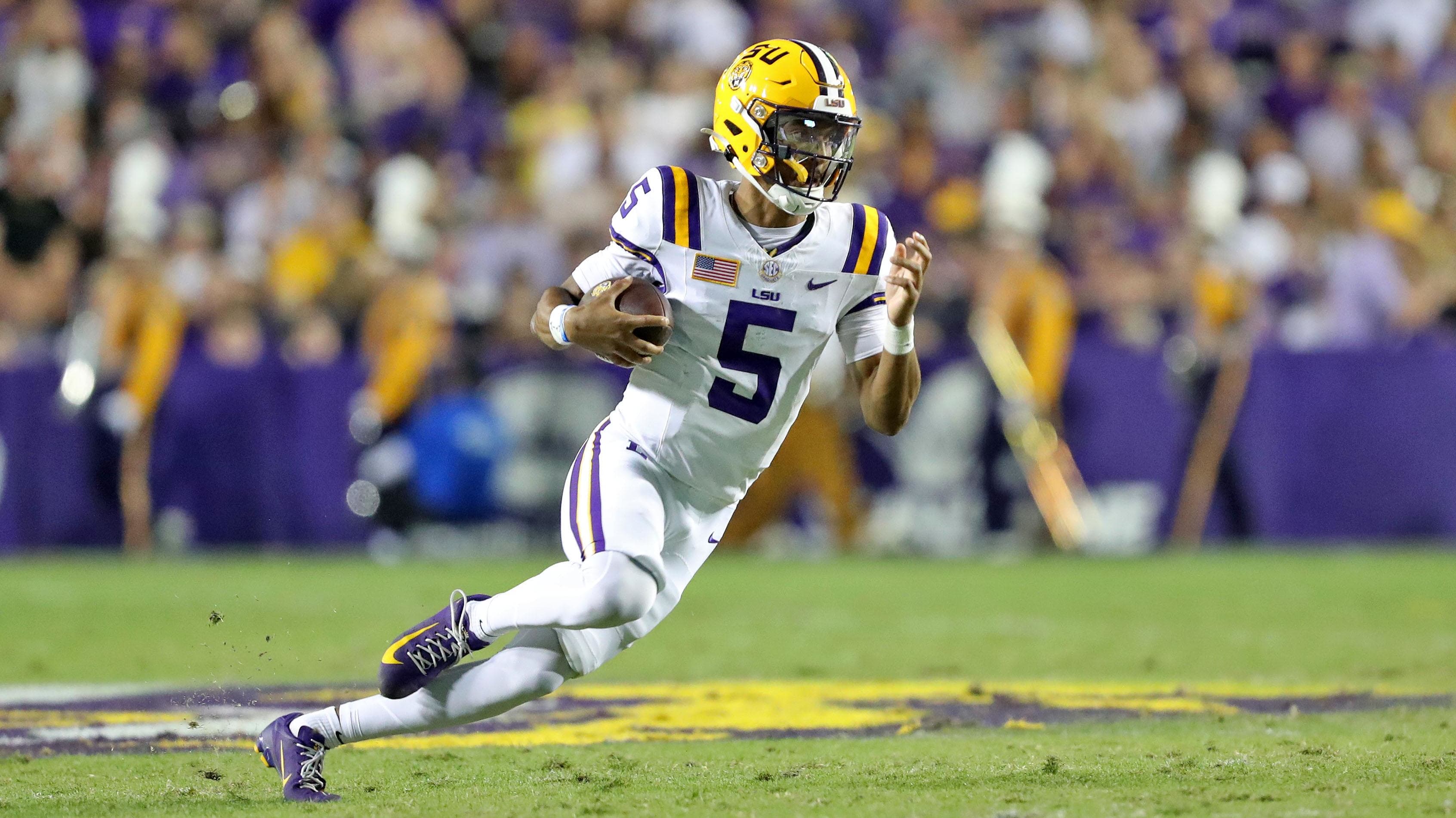 Jayden Daniels runs with the football in Tiger Stadium.