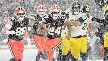 Nick Chubb scores a touchdown in the snow at Huntington Bank Field in Cleveland.