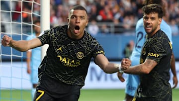 Mbappé et Bernat, anciens coéquipiers au PSG