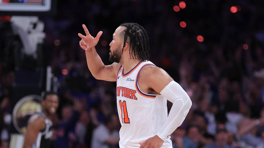 New York Knicks guard Jalen Brunson reacts in the fourth quarter against the San Antonio Spurs.
