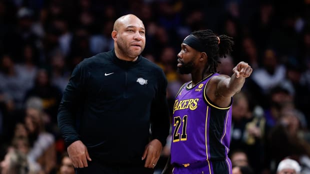 os Angeles Lakers head coach Darvin Ham talks with guard Patrick Beverley