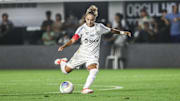 Thaisinha foi protagonista no triunfo santista na estreia da Libertadores