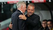 Carlo Ancelotti im kurzen Austausch mit Hansi Flick