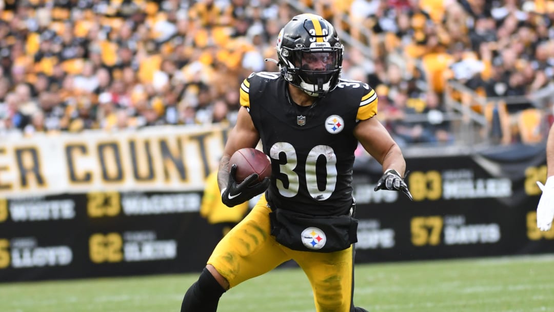 Dec 3, 2023; Pittsburgh, Pennsylvania, USA;  Pittsburgh Steelers running back Jaylen Warren (30) against the Arizona Cardinals during the second quarter at Acrisure Stadium. Mandatory Credit: Philip G. Pavely-USA TODAY Sports