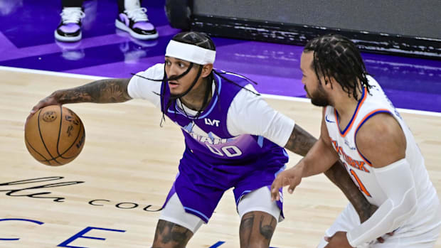 Utah's jazz goalkeeper Jordan Clarkson (00), dribble the ball around the New York Knicks goalkeeper Jalen Brunson (11) During the second half