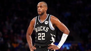 Milwaukee Bucks v New York Knicks