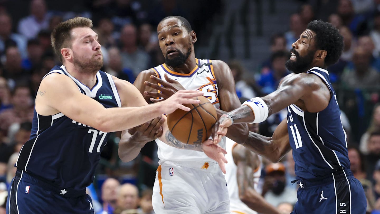 Phoenix Suns Phoenix Suns Survive Dallas Mavericks in Friday Night Thriller