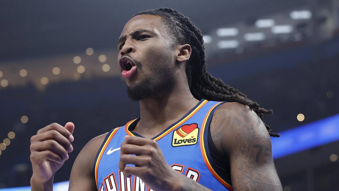 Oklahoma City Thunder guard Cason Wallace (22) reacts to an officials call after a play against the Dallas Mavericks during the first quarter at Paycom Center, Jan 23, 2025. Oklahoma City Thunder guard Cason Wallace (22) reacts to an officials call after a play against the Dallas Mavericks during the first quarter at Paycom Center, Jan 23, 2025.