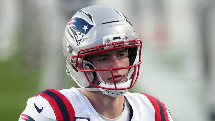 New England Patriots quarterback Drake Maye (10).