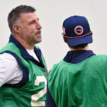 Jun 10, 2025; Foxborough, MA, USA; New England Patriots head coach Mike Vrabel (l) looks over a play with an assistant during minicamp held in the WIN Field House at Gillette Stadium. Mandatory Credit: Eric Canha-Imagn Images