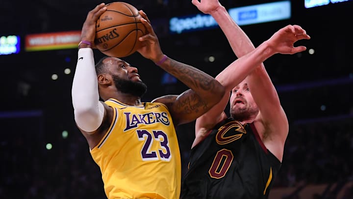  Los Angeles Lakers forward LeBron James (23) drives to the basket on Cleveland Cavaliers forward Kevin Love (0)during the second quarter at Staples Center.