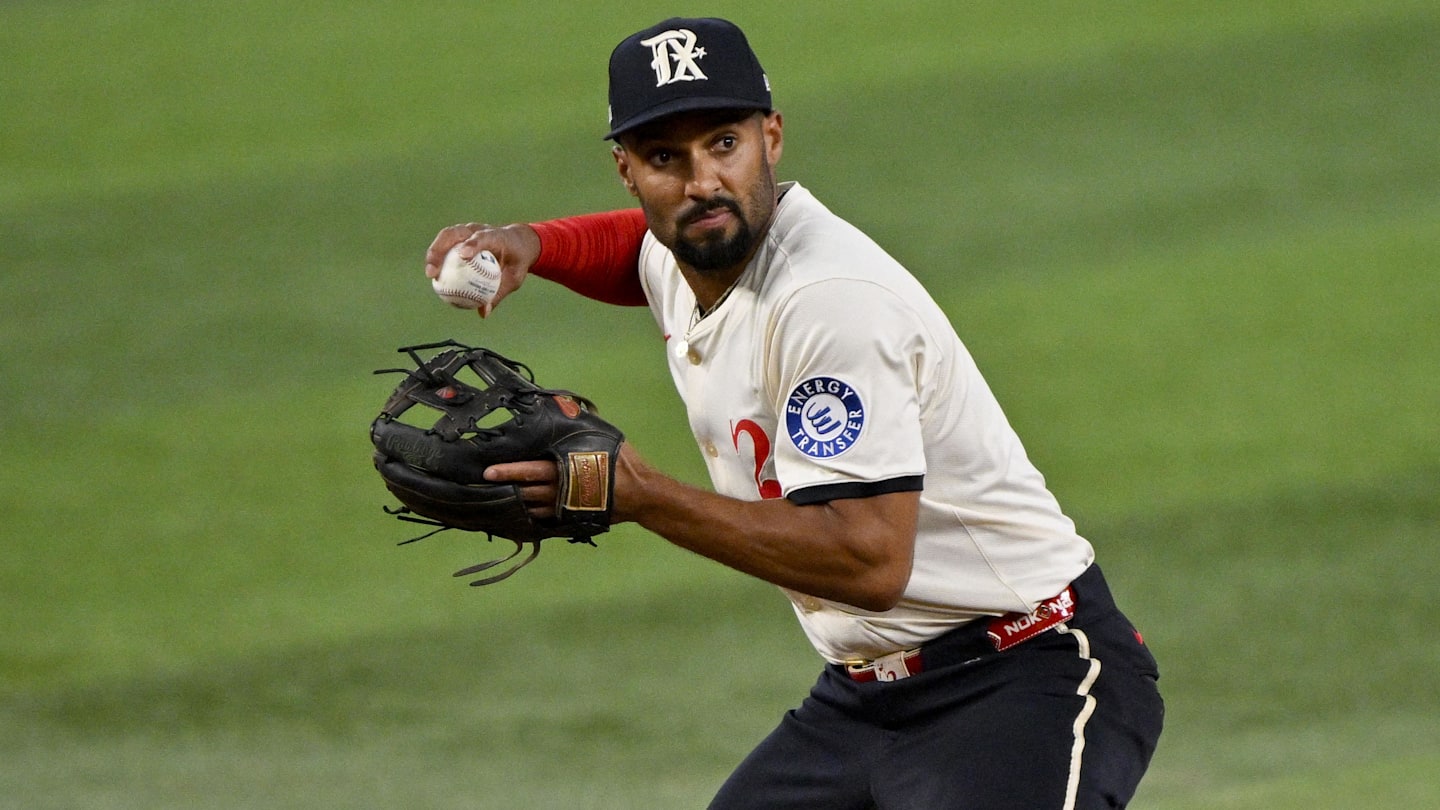 Marcus Semien Wins 2025 AL Gold Glove, First Rangers Second Baseman Awarded