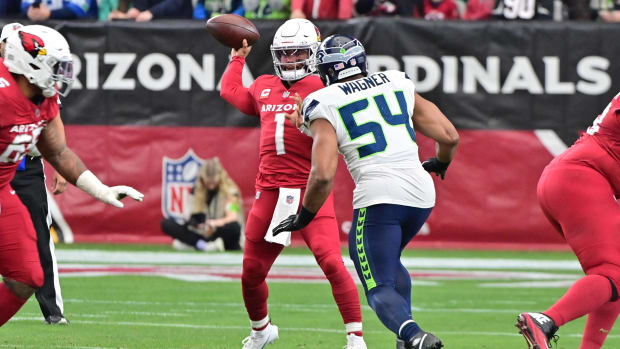 Murray throws while under pressure from Seattle Seahawks linebacker Bobby Wagner 