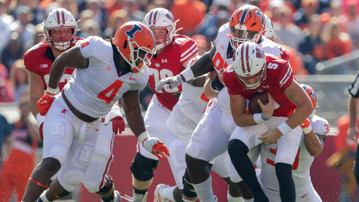 Wisconsin quarterback Graham Mertz (5) is sacked by Illinois linebacker Ezekiel Holmes (33) on Saturday, October 1, 2022, at Camp Randall Stadium in Madison, Wis. Tork Mason/USA TODAY NETWORK-Wisconsin

Usat Wisconsin Vs Illinois Football 100122 660 Ttm