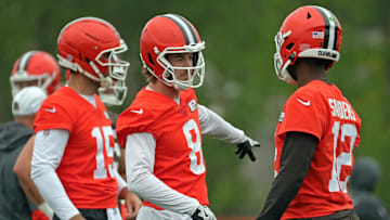 Cleveland Browns quarterback Kenny Pickett gestures to rookie Shedeur Sanders during an NFL practice at the Cleveland Browns training facility on Wednesday, May 28, 2025, in Berea, Ohio.