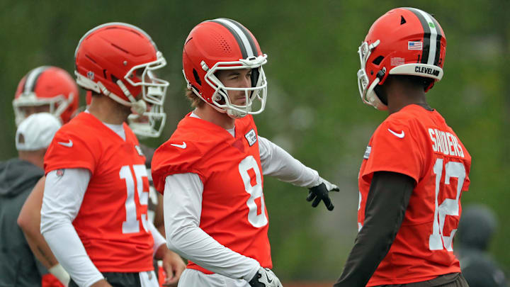 Cleveland Browns quarterback Kenny Pickett gestures to rookie Shedeur Sanders during an NFL practice at the Cleveland Browns training facility on Wednesday, May 28, 2025, in Berea, Ohio.